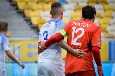 Lviv , Ukrayna - 10 Ağustos 2018: Slovakya ve Ukrayna, Ukrayna milli takımları arasında Uefa Uluslar Ligi grup seçimi sırasında Martin Skrtel ve Andriy Pyatov