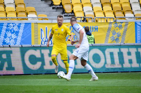 Lviv , Ukrayna - 10 Ağustos 2018: Andriy Yarmolenko, Slovakya ve Ukrayna milli takımları arasında Arena Lviv, Ukrayna'da oynanan Uefa Uluslar Ligi grup seçimi sırasında