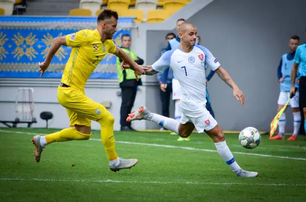 Lviv , Ukrayna - 10 Ağustos 2018: Vladimir Weiss, Slovakya ve Ukrayna milli takımları arasında Arena Lviv, Ukrayna'da oynanan Uefa Uluslar Ligi grup seçimi sırasında