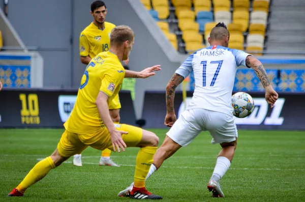 Lviv , Ukrayna - 10 Ağustos 2018: Slovakya ve Ukrayna, Ukrayna milli takımları arasında Uefa Uluslar Ligi grup seçimi sırasında Marek Hamsik