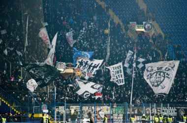 Kharkiv, Ukrayna - 14 Şubat 2019: Eintracht Frankfurt taraftarları