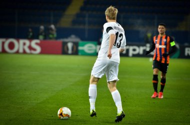 Kharkiv, Ukrayna - 14 Şubat 2019: Martin Hinteregger (R) dur