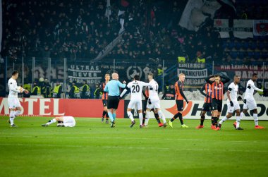 Kharkiv, Ukrayna - 14 Şubat 2019: Hakem sarı kart gösterdi