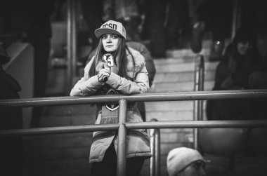 Kharkiv, Ukrayna - 14 Şubat 2019: Futbol kız taraftarları desteği