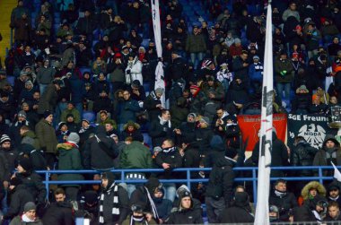 Kharkiv, Ukrayna - 14 Şubat 2019: Eintracht Frankfurt taraftarları