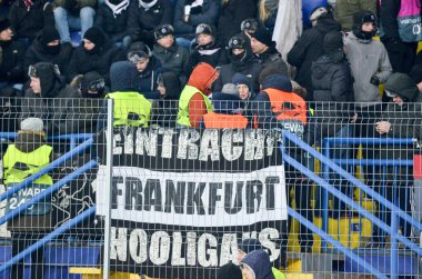 Kharkiv, Ukrayna - 14 Şubat 2019: Eintracht Frankfurt taraftarları