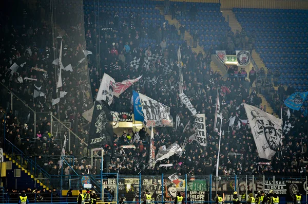 Kharkiv, Ukrayna - 14 Şubat 2019: Eintracht Frankfurt taraftarları