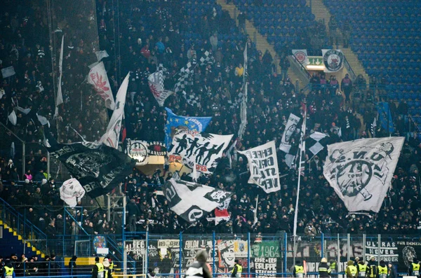 Kharkiv, Ukrayna - 14 Şubat 2019: Eintracht Frankfurt taraftarları
