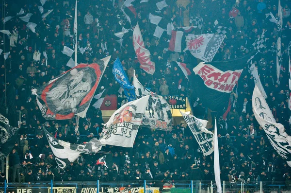 Kharkiv, Ukrayna - 14 Şubat 2019: Eintracht Frankfurt taraftarları