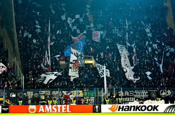 Kharkiv, Ukrayna - 14 Şubat 2019: Eintracht Frankfurt taraftarları