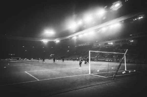 Kharkiv, Oekraïne-februari 14, 2019: nacht voetbalstadion CLO — Stockfoto