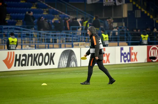 KHARKIV, UKRAINE - February 14, 2019: Football pitch man during — Stock Photo, Image