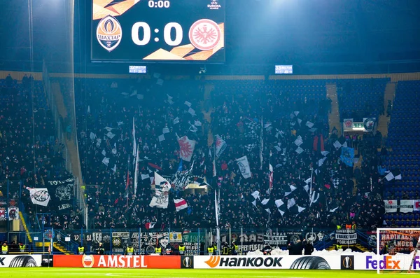 Kharkiv, Ukrayna - 14 Şubat 2019: Eintracht Frankfurt taraftarları