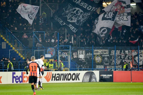 Kharkiv, Ukrayna - 14 Şubat 2019: Eintracht Frankfurt taraftarları