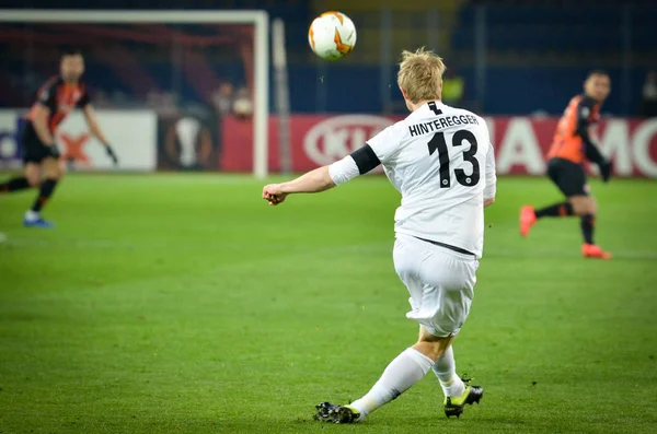 Kharkiv, Ukrayna - 14 Şubat 2019: Martin Hinteregger (R) dur