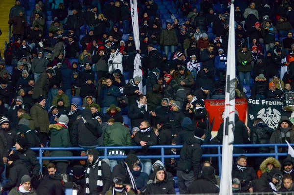 Kharkiv, Ukrayna - 14 Şubat 2019: Eintracht Frankfurt taraftarları