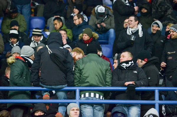 Kharkiv, Ukrayna - 14 Şubat 2019: Eintracht Frankfurt taraftarları