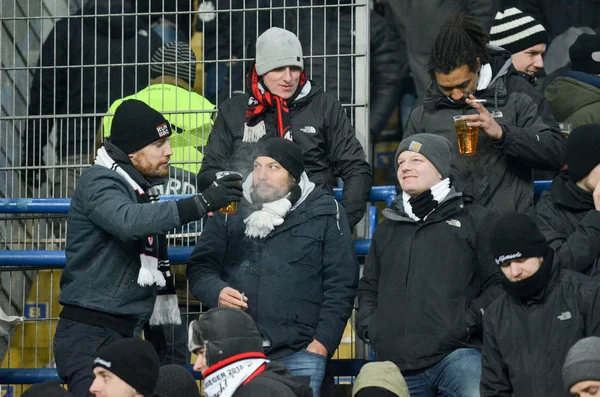 Kharkiv, Ukrayna - 14 Şubat 2019: Eintracht Frankfurt taraftarları — Stok fotoğraf