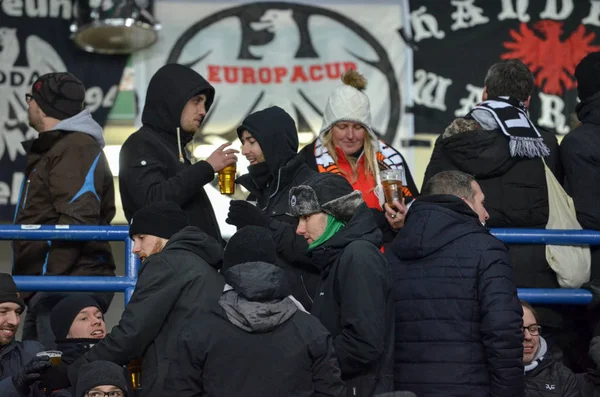 Charkov, Ukrajina-14. února 2019: Eintracht Frankfurt fanoušky a — Stock fotografie