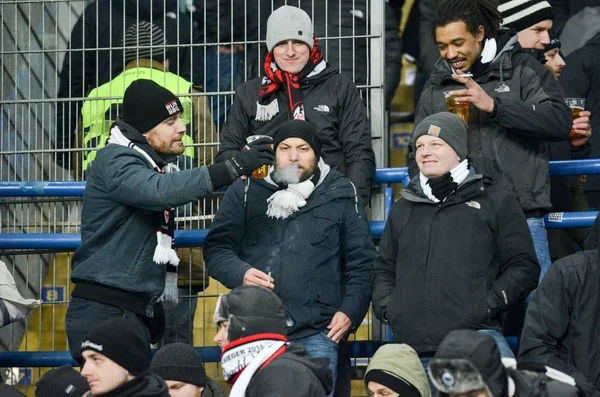 Kharkiv, Ukrayna - 14 Şubat 2019: Eintracht Frankfurt taraftarları