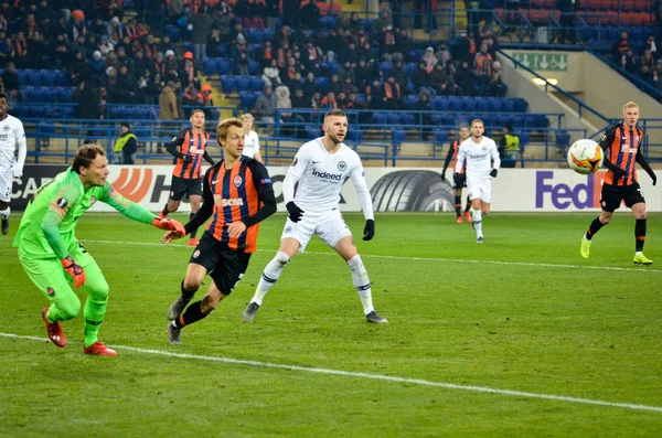 KHARKIV, UCRANIA - 14 de febrero de 2019: Jugador de fútbol durante el —  Fotos de Stock