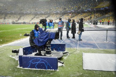 Kiev, Ukrayna - 12 Aralık 2018: Kameralı bir kameraman