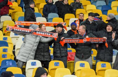 Kiev, Ukrayna - 12 Aralık 2018: Stadyumdaki taraftarlar