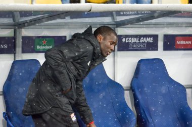 Kiev, Ukrayna - 12 Aralık 2018: Yedek oyuncular çukura giriyor