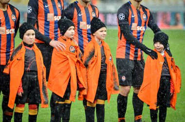 Kiev, Ukrayna - 12 Aralık 2018: Çocuklar h altına girdi