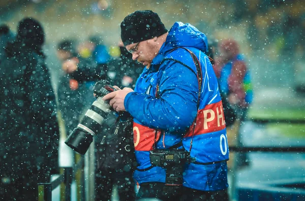 KIEV, UCRAINA - 12 dicembre 2018: Fotografo e giornalista — Foto Stock