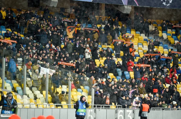 KIEV, UKRAINE - 12 de dezembro de 2018: Fãs no estádio durante o — Fotografia de Stock
