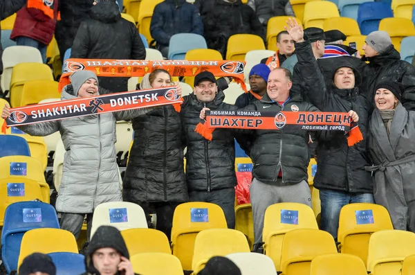 Kiev, Ukrayna - 12 Aralık 2018: Stadyumdaki taraftarlar