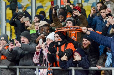 Kiev, Ukrayna - 12 Aralık 2018: Futbol taraftarları golü kutladı 