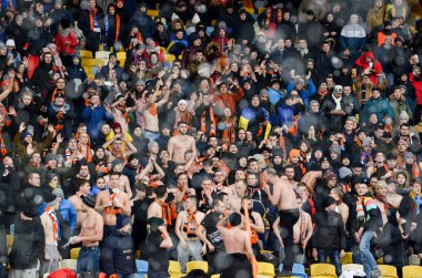 Kiev, Ukrayna - 12 Aralık 2018: Futbol taraftarları ve ultras duri