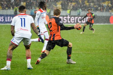 Kiev, Ukrayna - 12 Aralık 2018: Bertrand Traore oyuncu durin