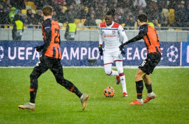 Kiev, Ukrayna - 12 Aralık 2018: Bertrand Traore oyuncu durin