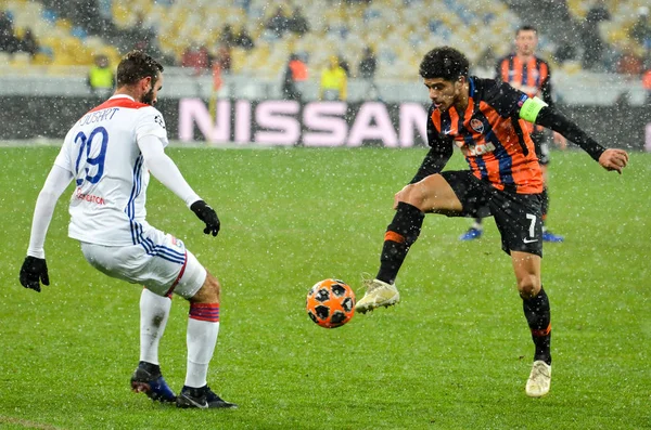 Kiev, Ukrayna - 12 Aralık 2018: Taison ve Lucas Tousart duri