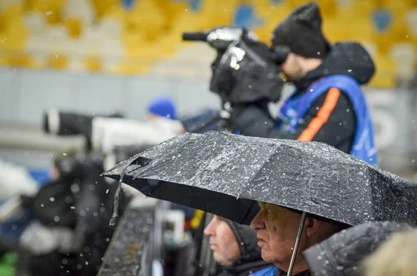 KIEV, UKRAINE - 12 de dezembro de 2018: Fotógrafos jornalistas são — Fotografia de Stock