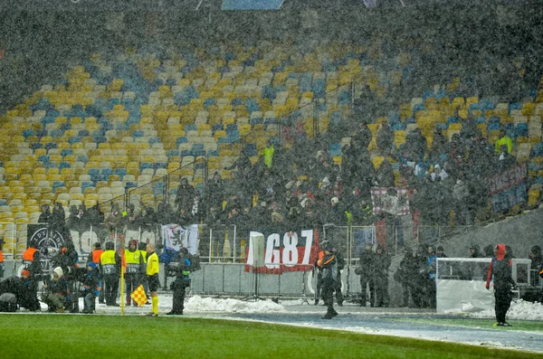 KIEV, UKRAINE - 12 décembre 2018 : Fans lyonnais français sur le stand — Photo