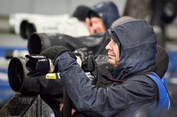 KIEV, UCRÂNIA - 12 de dezembro de 2018: Fotógrafos e jornalistas — Fotografia de Stock