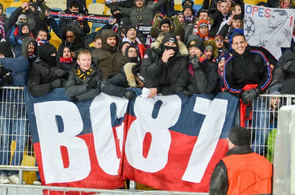 KIEV, UCRÂNIA - 12 de dezembro de 2018: Fãs do Olympique Lyon celebram — Fotografia de Stock