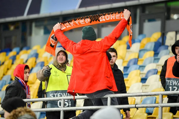 Kiev, Ukrayna - 12 Aralık 2018: Uefa sırasında futbol taraftarları
