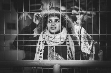 Kharkiv, Ukrayna - 23 Ekim 2018: Güzel duygusal kız olmak