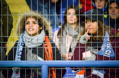 Kharkiv, Ukrayna - 23 Ekim 2018: Güzel duygusal kız olmak