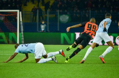 Kharkiv, Ukrayna - 23 Ekim 2018: Riyad Mahrez (R) ve Fernan