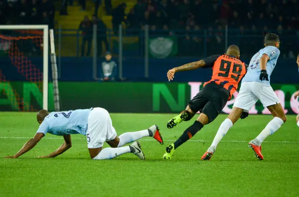 Kharkiv, Ukrayna - 23 Ekim 2018: Riyad Mahrez (R) ve Fernan