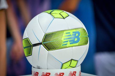Odessa, Ukrayna - 21 Temmuz 2018: Futbol topu New Balance on the 