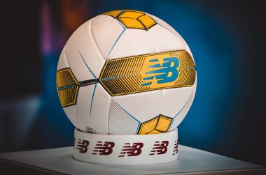 Odessa, Ukrayna - 21 Temmuz 2018: Futbol topu New Balance on the 