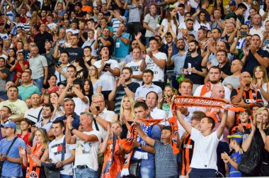 Odessa, Ukrayna - 21 Temmuz 2018: Ultras ve taraftarlar kalenin arkasında