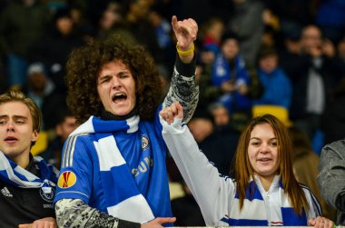 Kiev, Ukrayna - 14 Mart 2019: Chelsea taraftarları takımı destekliyor
